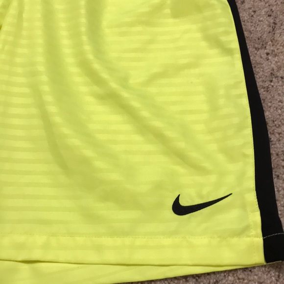 NEW NIKE Volt Training Shorts - Picture 2 of 4